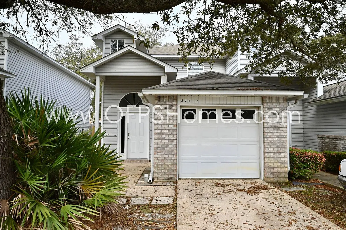Building Photo - 214 Tooke St #A