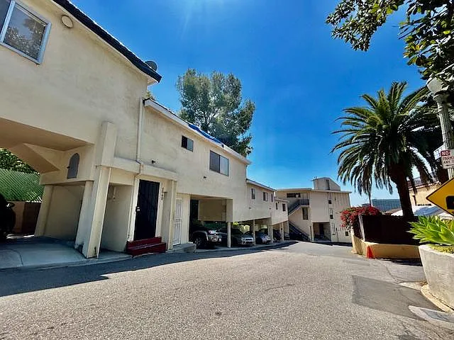 2060 Vista Del Mar Ave #6