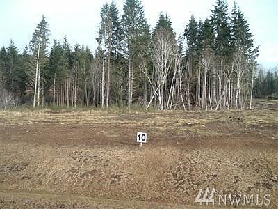 2nd image of 24 Sand Trap Ln