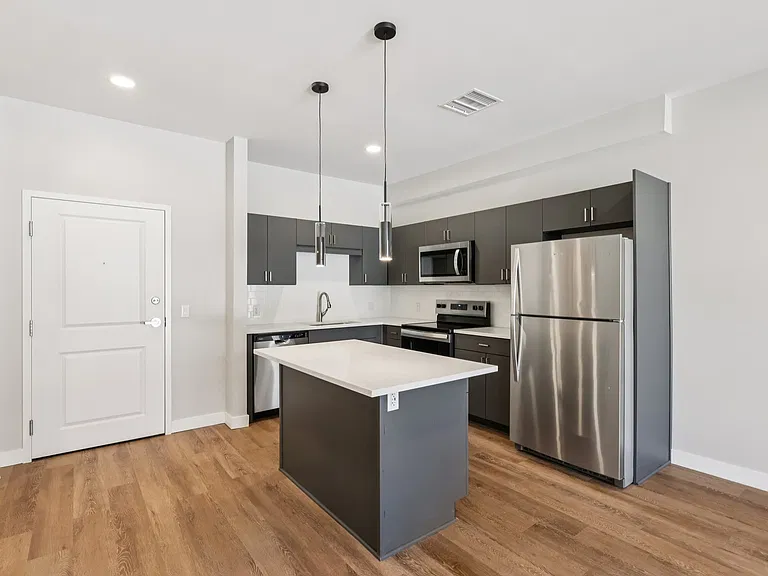 Berkshire Apartments — Photo 14