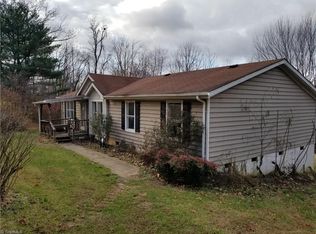 436 Fireside Ln, Mount Airy, NC 27030