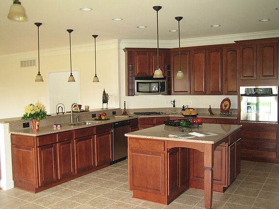 Gourmet kitchen w/large island, 42" cabinets, tile floor,Silestone counters