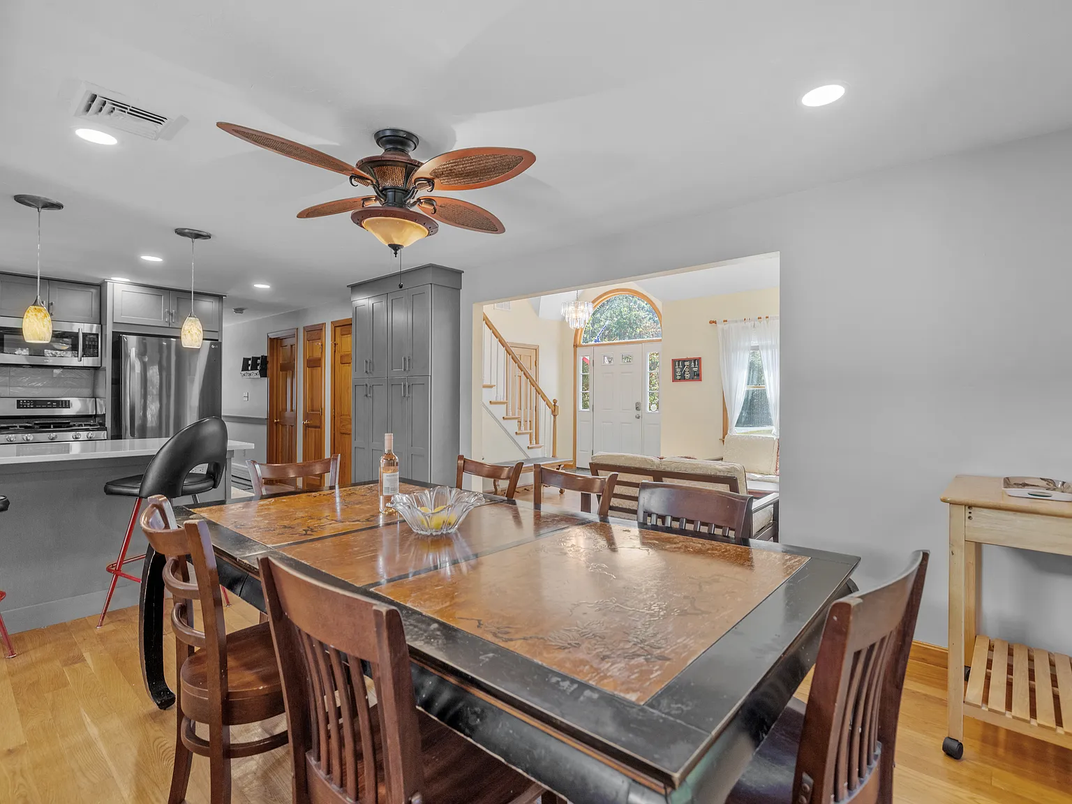 3 bed, 1687 sqft, $2,500 — Photo 4