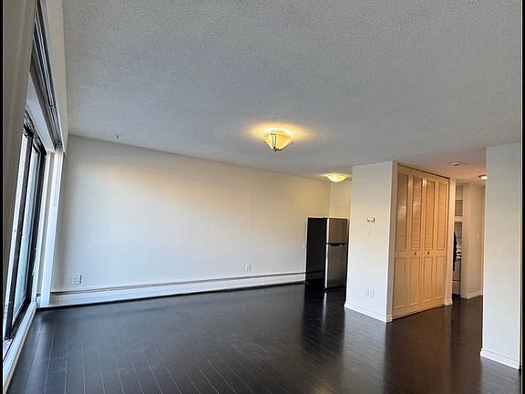 4th image of 15158 Royal Ave #305