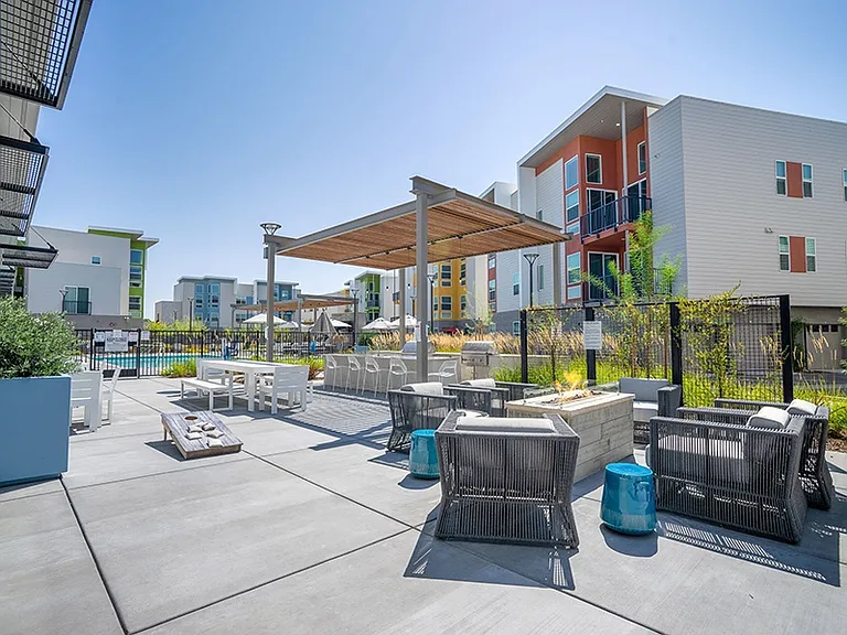 HUB APARTMENTS — Photo 25