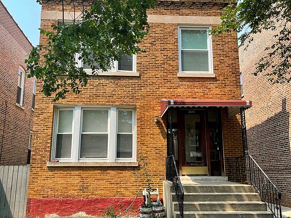 2nd image of 4728 N Lowell Ave #G