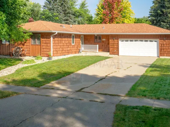 94 Meadowlark Ln N, Fargo, ND 58102