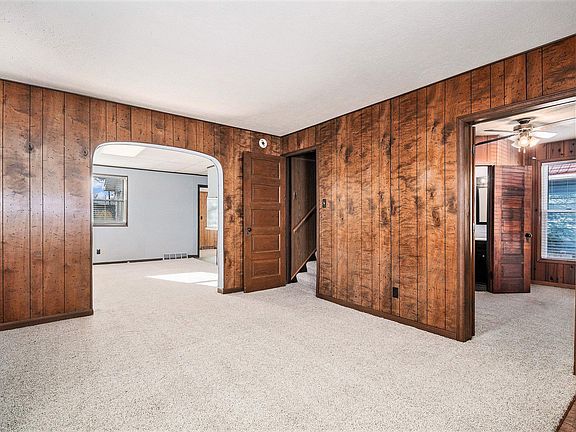 3rd image of 1701 Elizabeth St