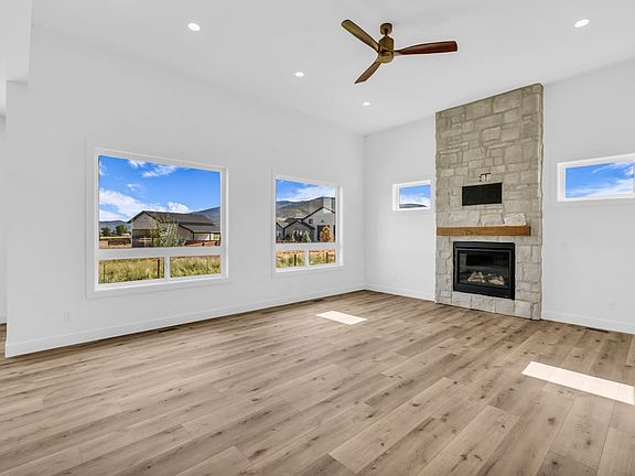 5th image of 1327 Taylee Ln #33