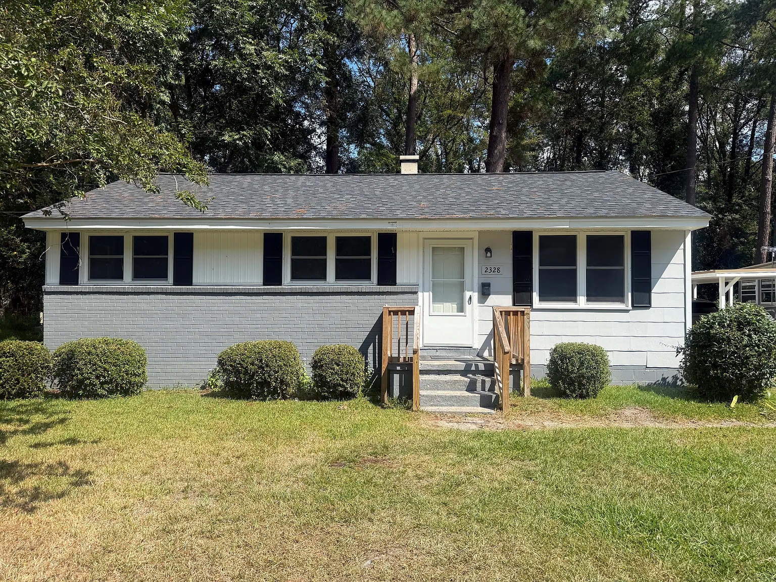 3 bed, 975 sqft, $900 — Photo 1