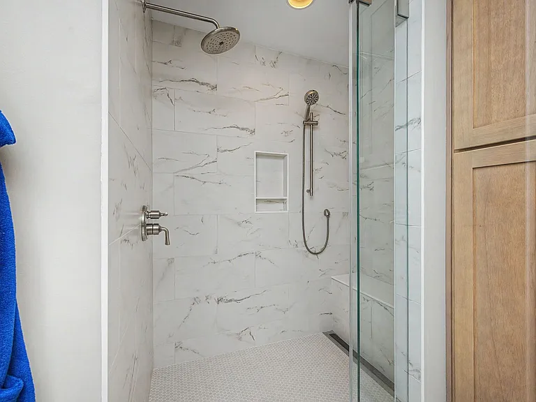 1626 Oakmont Cir — Photo 34