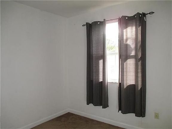 4th image of 1005 NE 42nd Ave #1005