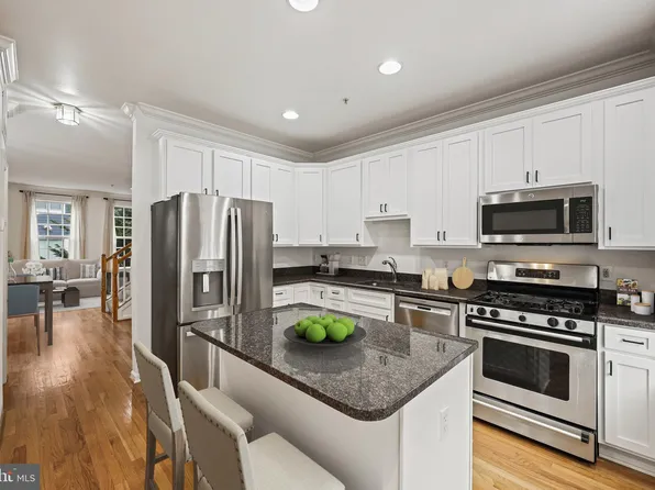 2320 Langston Blvd, Arlington, VA 22201