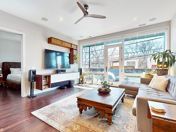 3rd image of 2335 W Chicago Ave #2R