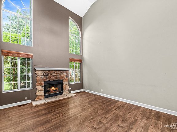 3rd image of 87 Townsend Cir