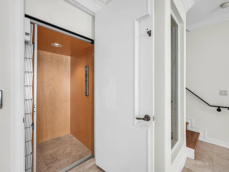 903 NE 17th Way #104 — Photo 6