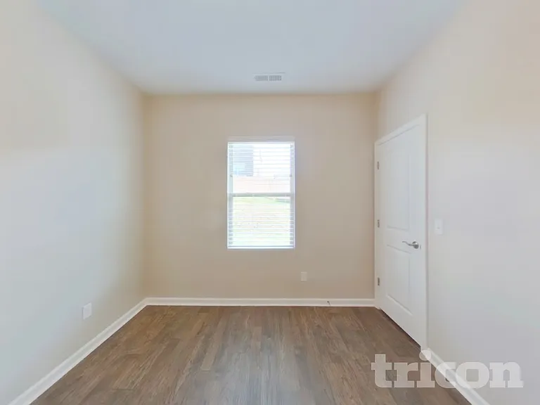 1035 Lonergan Cir — Photo 16