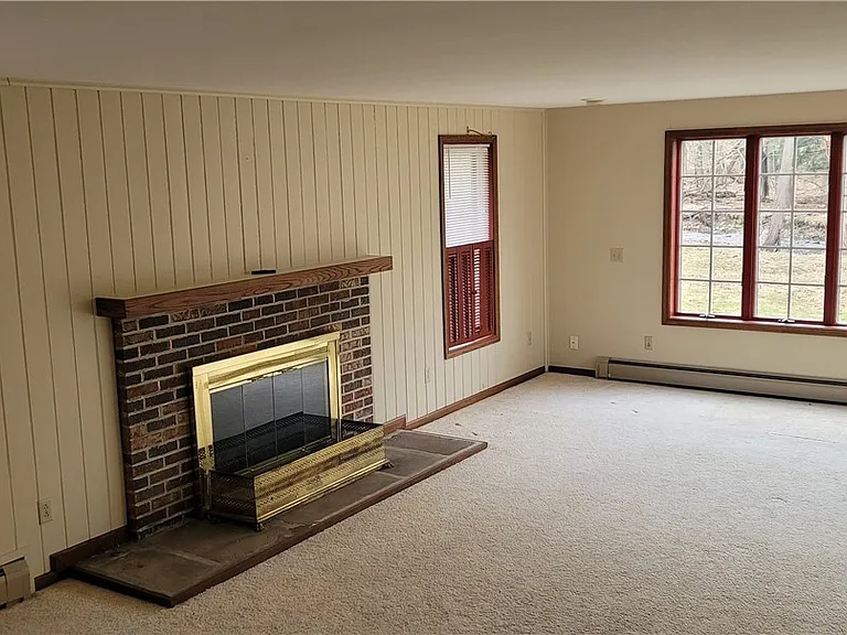 1028 E Main St — Photo 4