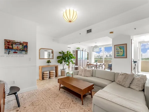 2425 SW 27th Ave APT 704, Miami, FL 33143
