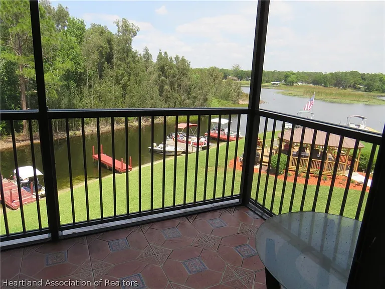 121 Country Club Dr #302 — Photo 30
