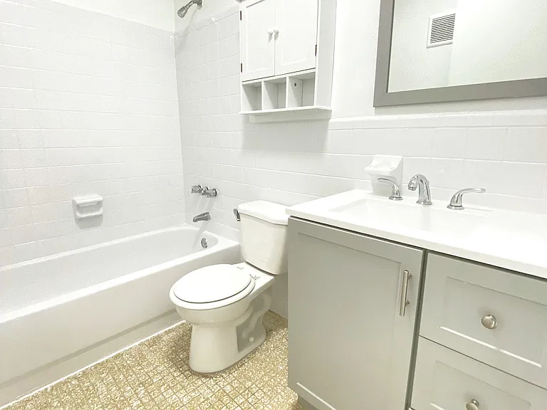 115 Bentley Dr #4 — Photo 8