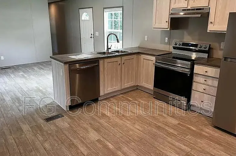 3 bed, 2.0 bath, $1,395 — Photo 2