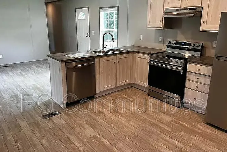 141 David Dr — Photo 2