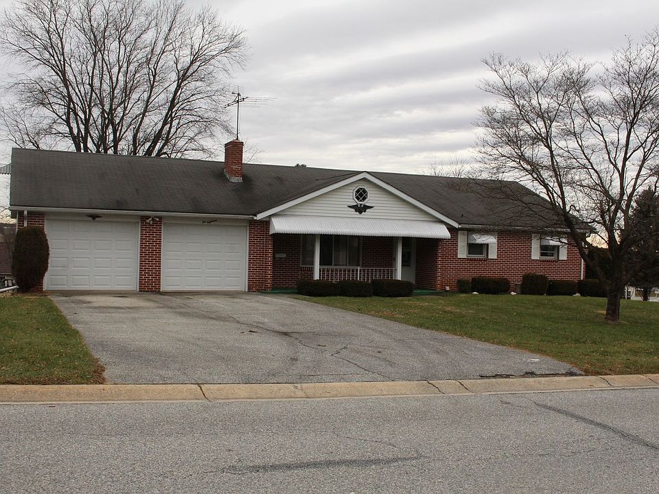 1st image of 218 Cardinal Dr