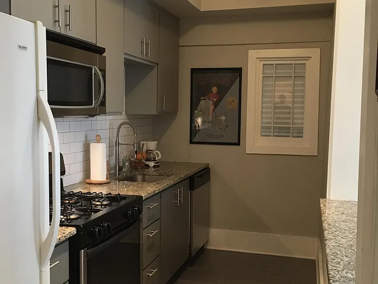 332 4th St NE #3 — Photo 1