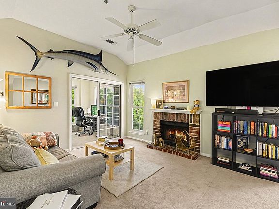 3rd image of 600 Squire Ln APT 2H