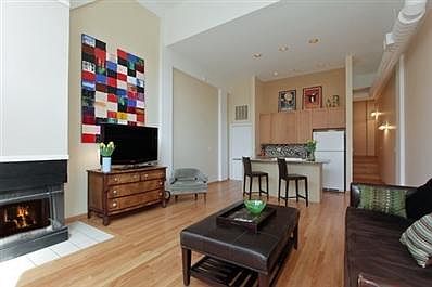 3rd image of 1760 W Wrightwood Ave APT 312