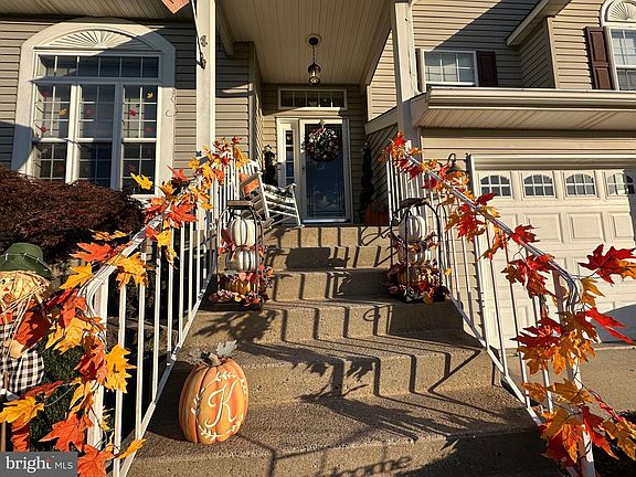 5th image of 4 Sylvan Ct