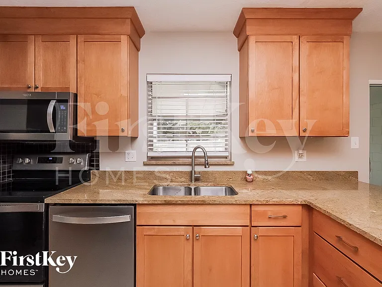2210 Boxwood Way — Photo 6