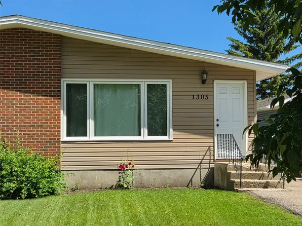 1305 Park Avenue, Weyburn, SK S4H 0K7