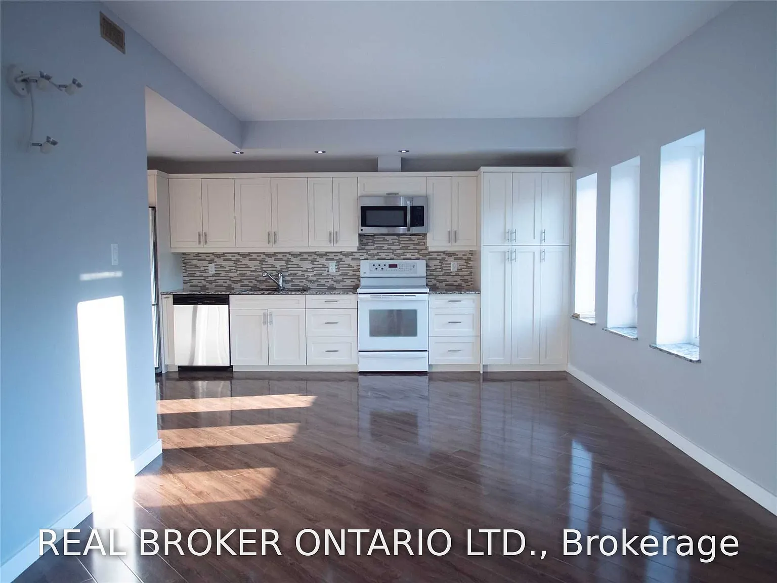 3 bed, $3,100 — Photo 4