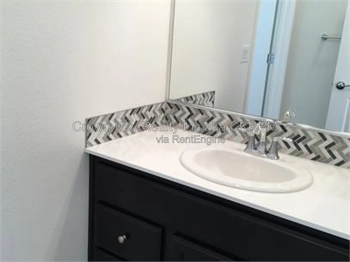 4 bed, 4.0 bath, 3005 sqft, $3,500 — Photo 4