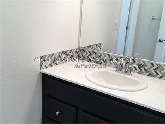 4th image of 3831 Comstock Pl