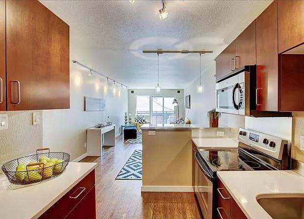 1245 Columbine St #404 — Photo 4