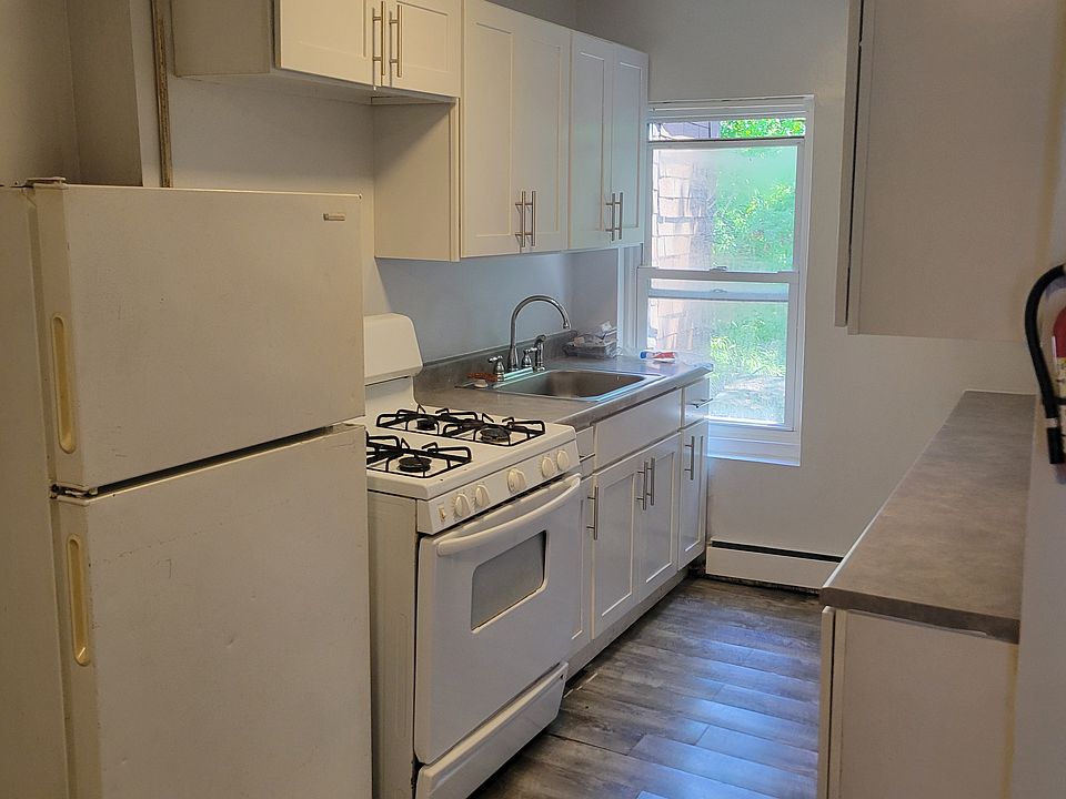 2nd image of 137 William St Floor 3