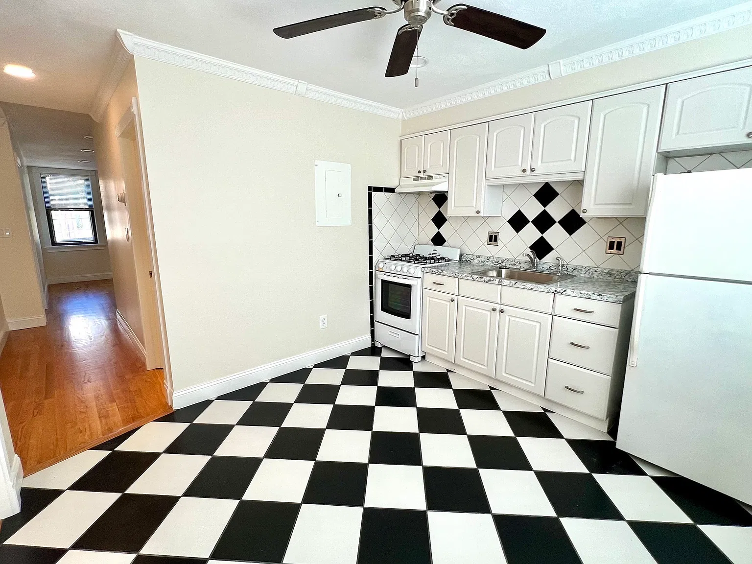 2 bed, 1.0 bath, 99999 sqft, $3,200 — Photo 1