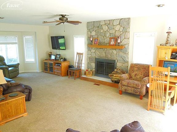3rd image of 8367 Pineview Lake Dr