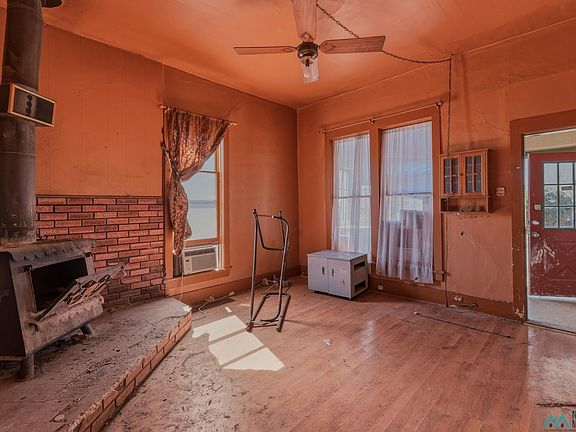 4th image of 424 Savage Ave