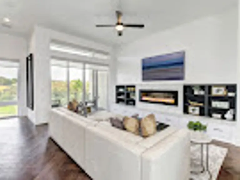 6021 W Oaks Blvd — Photo 4