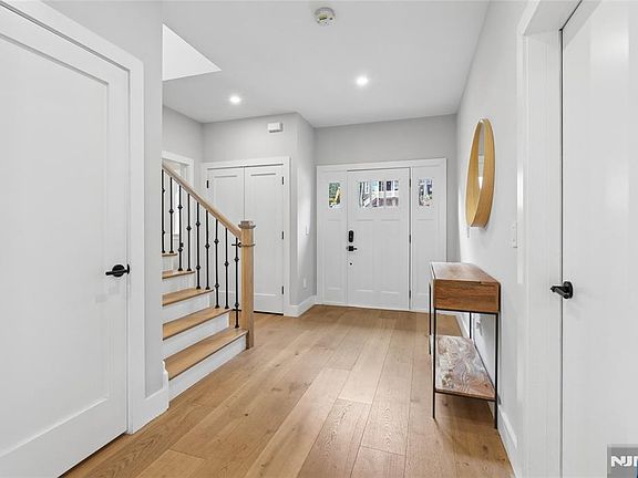 4th image of 34 Merrifield Way