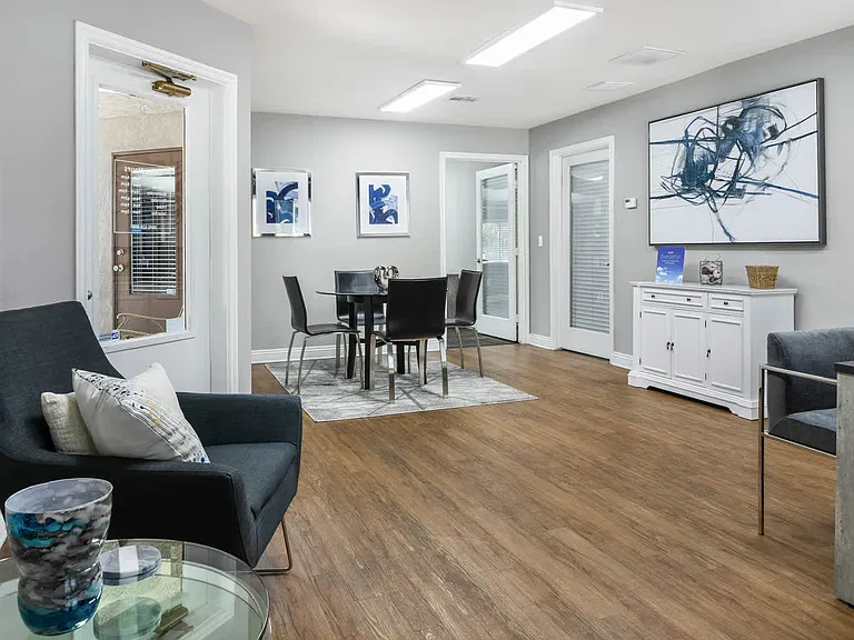 Leasing Center