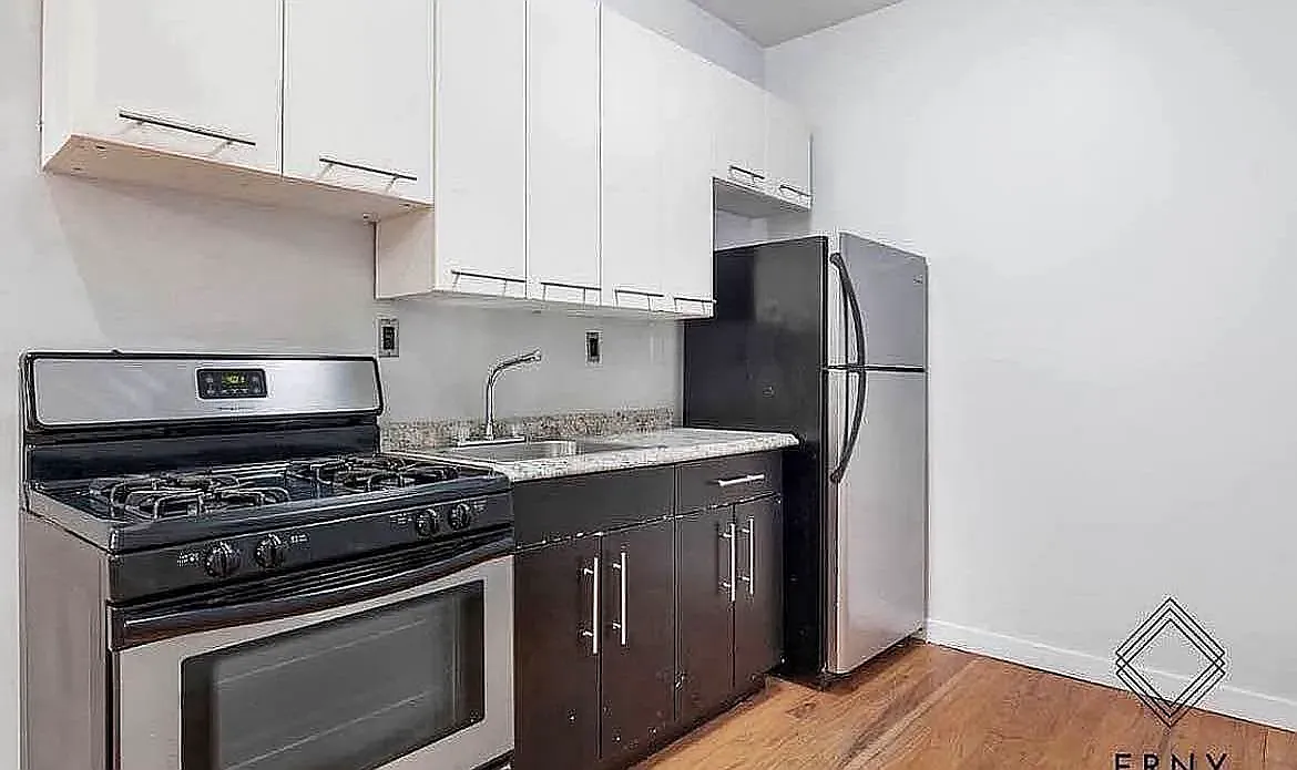 913 Saint John's Place — Photo 3