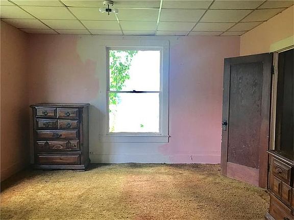 4th image of 104 Mills St