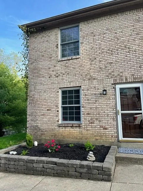 2 bed, 1.5 bath, 990 sqft, $1,350 — Photo 2