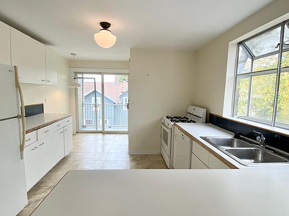 Spacious Kitchen with Dishwasher, Disposal, Breakfast Bar & Large Pantry