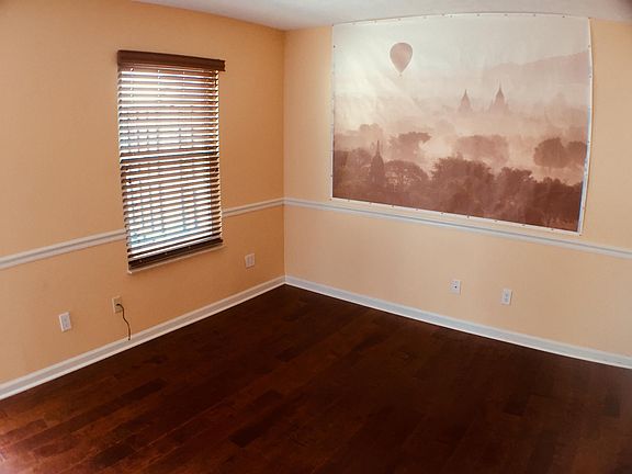 5th image of 658 Shadywood Ln APT A
